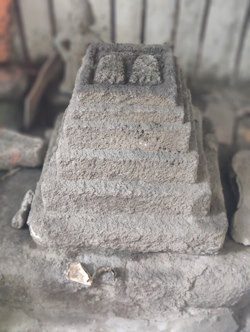 श्री जुन्नरकर काकांच्या खापर पणजोबांच्या खापर पणजोबांची समाधी. यांनीच मूळ दत्त मंदिराचे निर्माण केले होते
