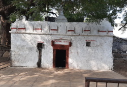 श्री कल्लेश्वर महादेवचे साधारणतः ८५० वर्षे जुने मंदिर