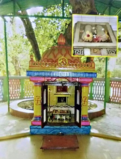 श्रीआनंदनाथ महाराज स्थापित श्रीसमर्थ मठ व श्रीस्वामी समर्थ पादुका